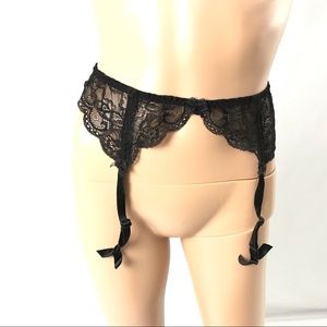 Fredericks of Hollywood Women Lace Thong Gater S